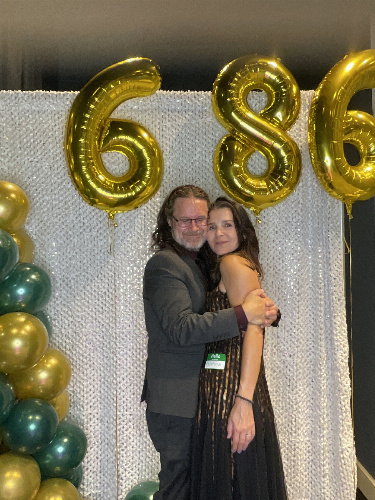 496
